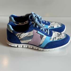 COLE HAAN Zerogrand Women's Sz 6.5B  
Blue Flower Shoes W01947